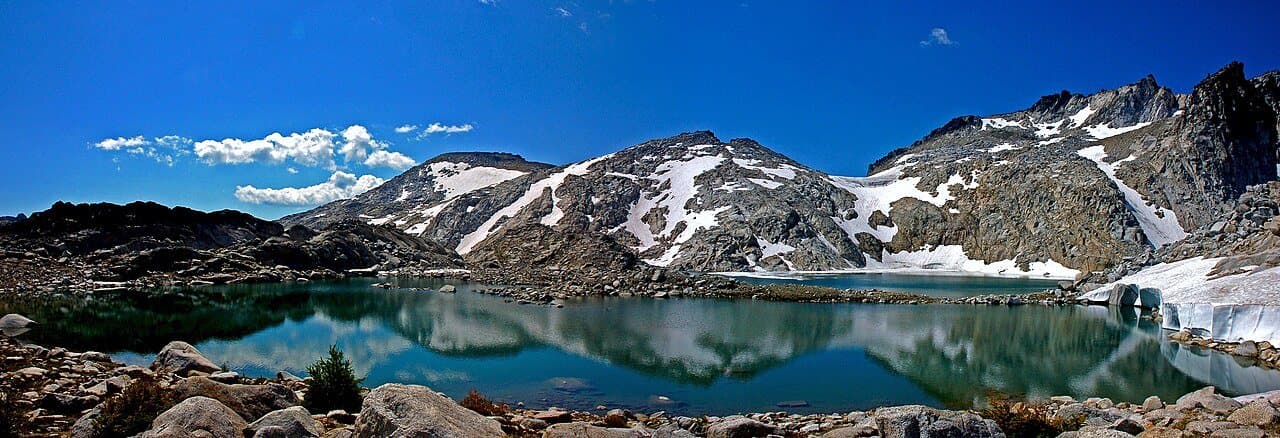 An alpine lake and snowy peaks in the core Enchantments
