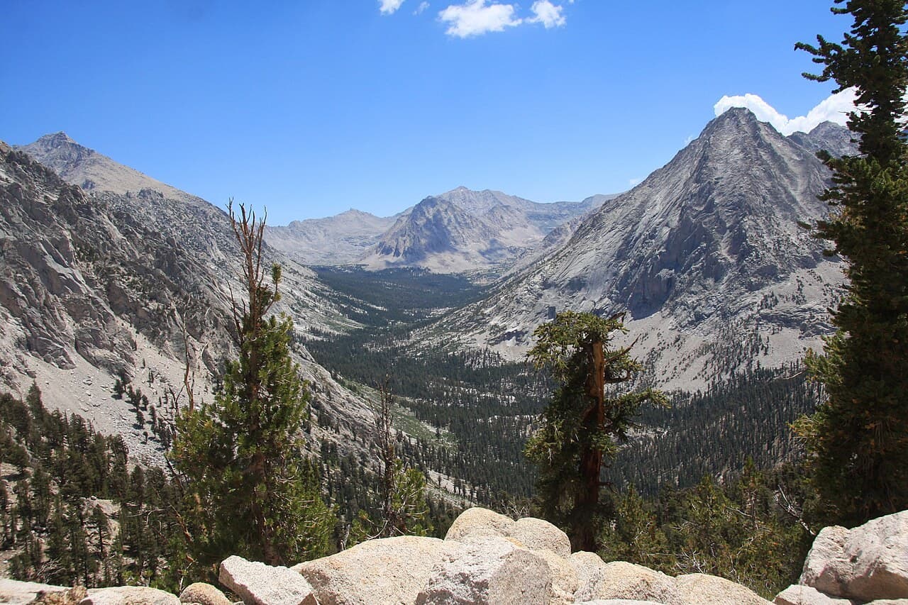 Bubbs Creek valley seen from the ridge above the Bullfrog Lake trail junction