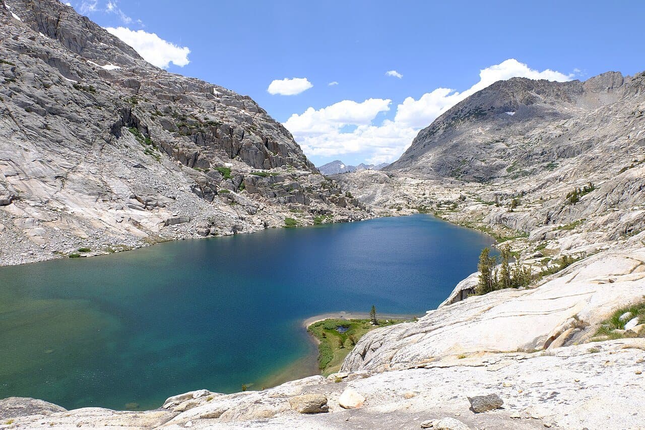 Lower Palisade Lake below granite walls