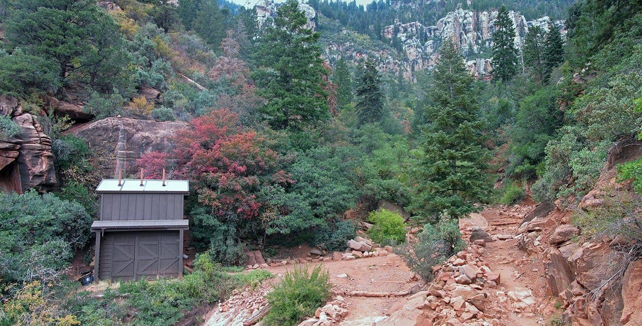 Fall colours at the Supai Tunnel rest stop on the North Kaibab Trail