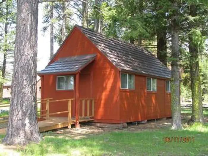 Summit Guard Station Bunkhouse Campground in Oregon