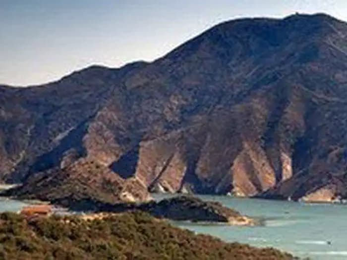 Pyramid Lake - los Alamos Campground in California
