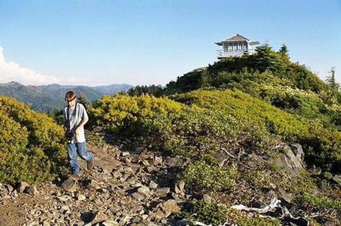 Bear Basin Lookout and Cabin in California